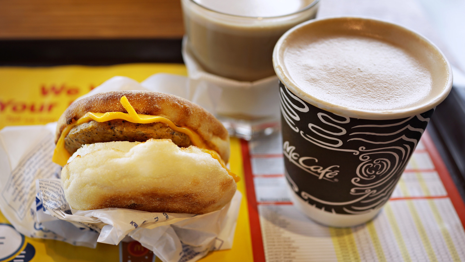 マクドナルドは、マクマフィンの50周年記念の高い卵価格から私たちを救っています
