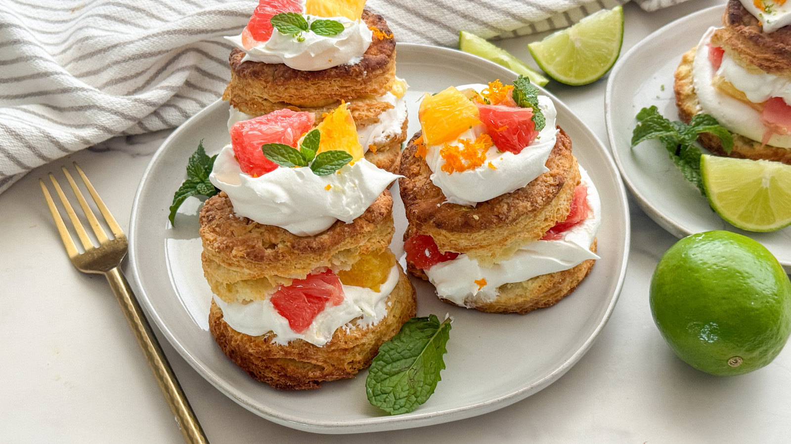 明るく柑橘系のフルーツショートケーキのレシピ