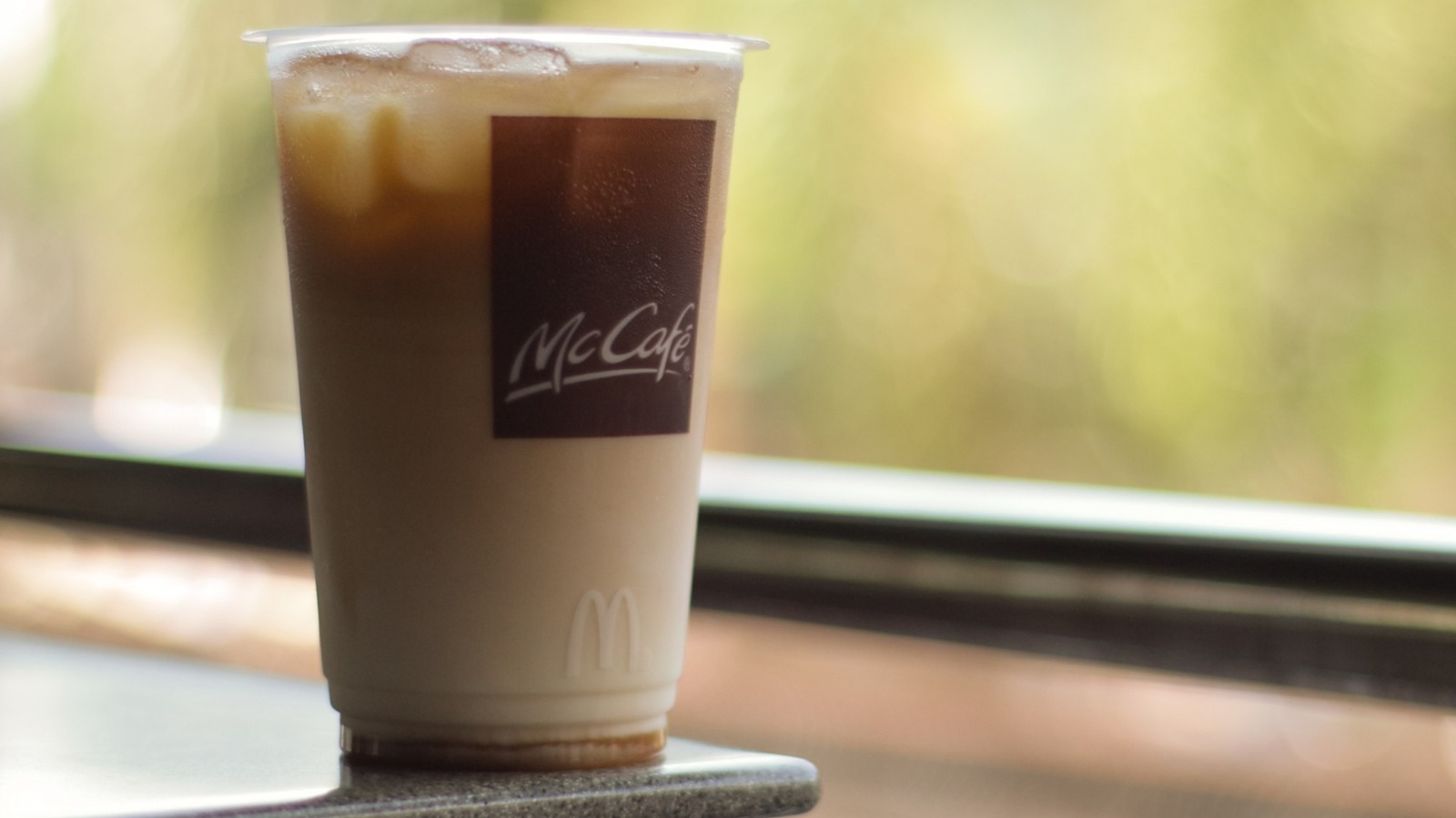 マクドナルドのアイスコーヒーにはどのくらいのカフェインがありますか？