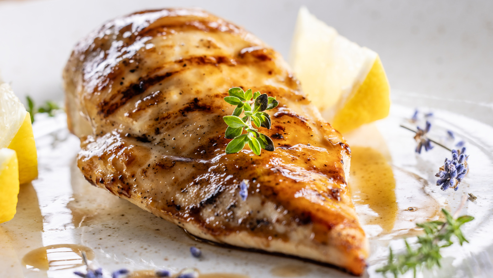 あなたの鶏肉が怪しげに味わうなら、これが理由かもしれません