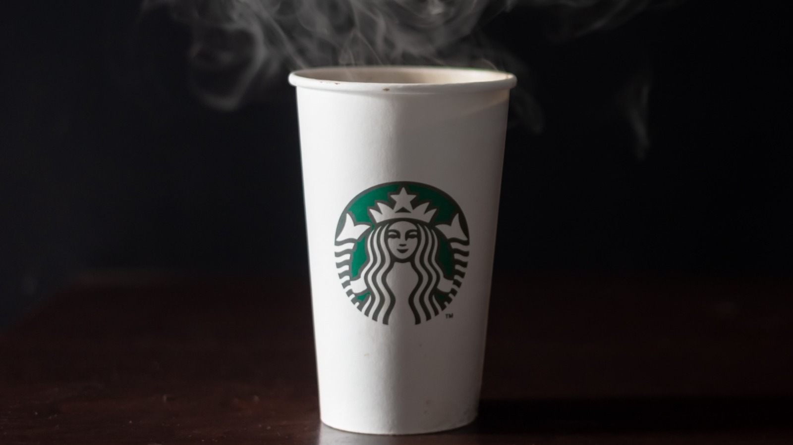 スターバックスのメニューでは絶対にお湯を追加して注文しないでください。その理由は次のとおりです