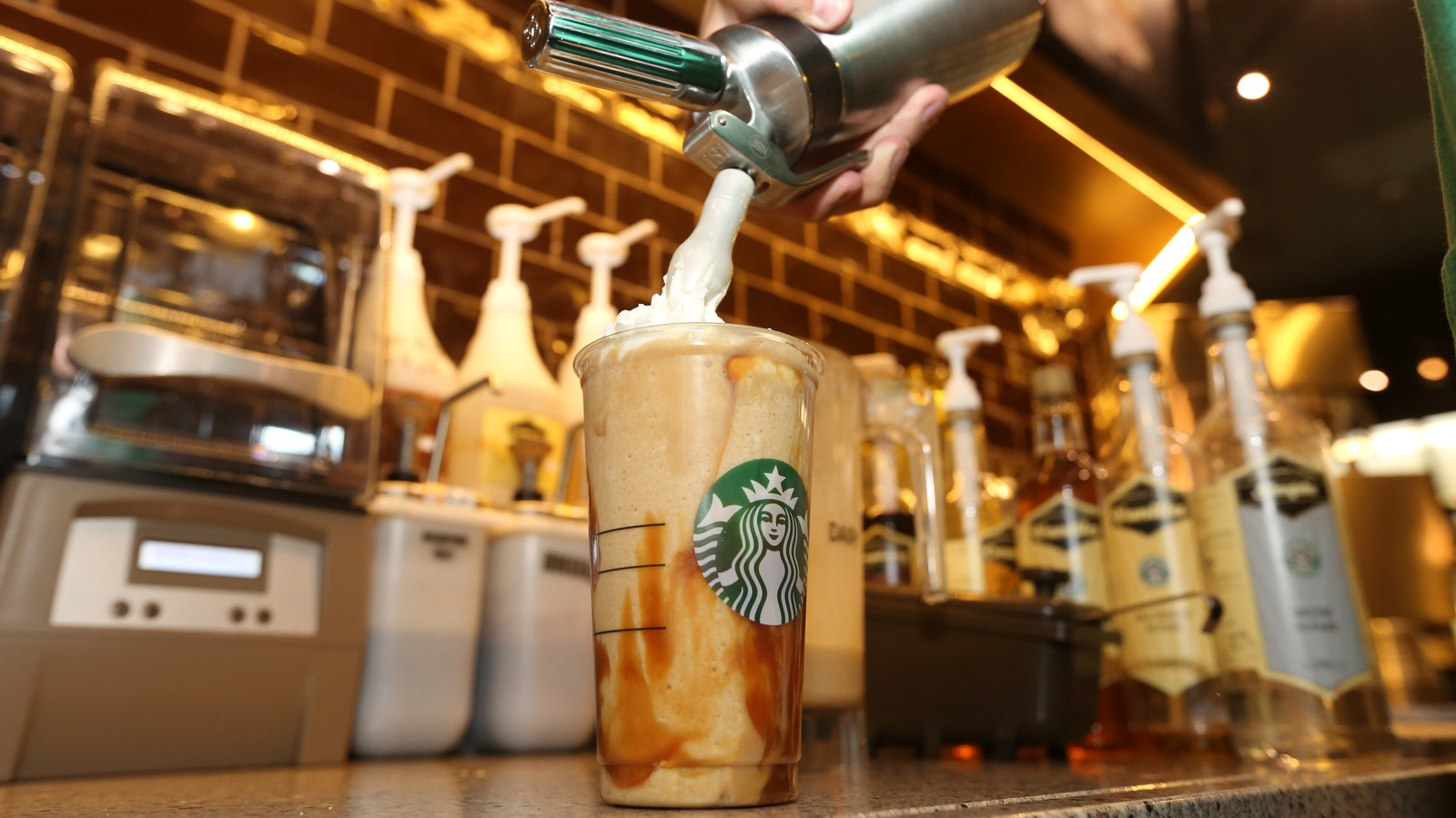 スターバックスの交換ポリシー：バリスタは飲み物のリメイクを拒否しますか？