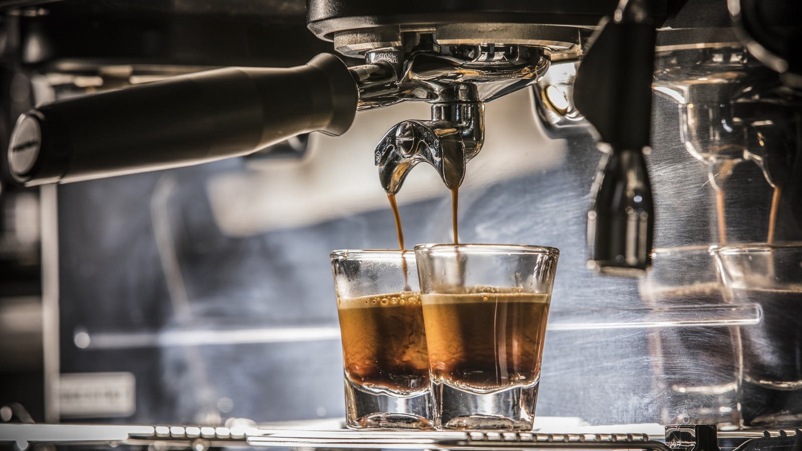 なぜエスプレッソはコーヒーショップで自宅で異なる味が異なるのですか