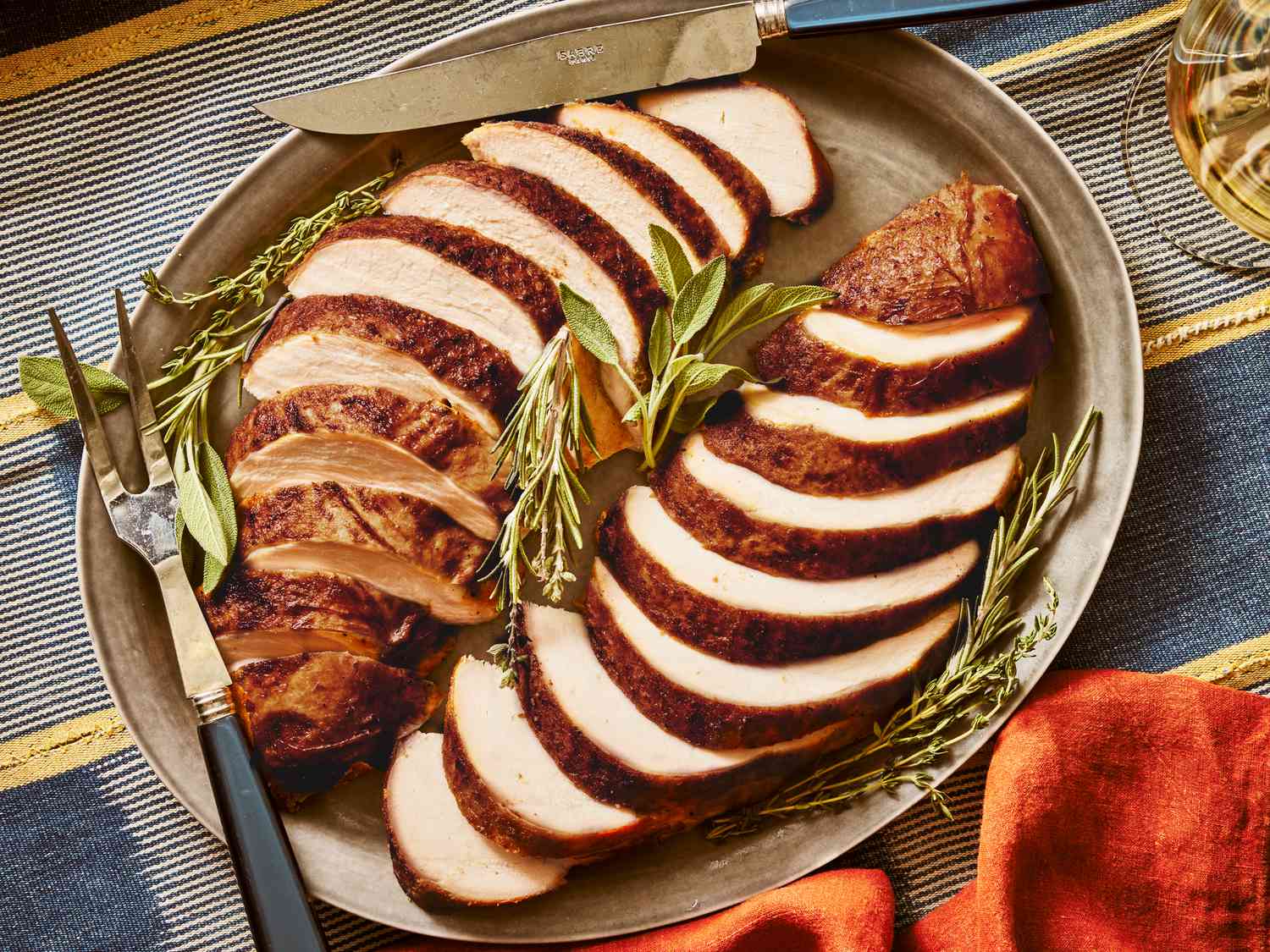 最高のスモーク七面鳥胸肉を作るには、この 1 つのルールを破りましょう