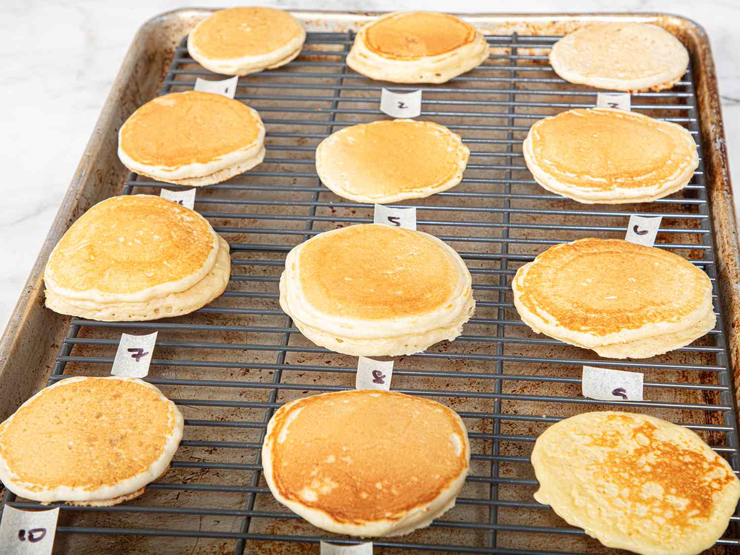 私たちは12の古典的なパンケーキミックスをテストしました。ここに私たちのお気に入りがあります